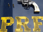 PRF apreende revólver com motorista acidentado