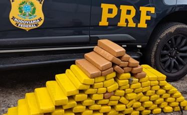 PRF encontra 80 quilos de maconha em carro na BR-101