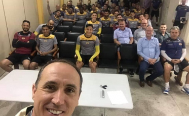 O Tigre sob as bênçãos do padre Antônio Vander