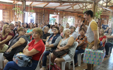 Ator palestra para colaboradores e grupos da Afasc