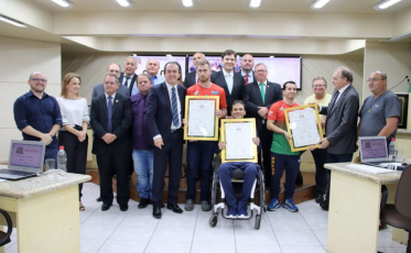 Medalhistas do Parapan são homenageados na Câmara