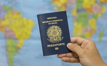 Programa de trabalho remunerado no exterior para universitários com inscrições abertas