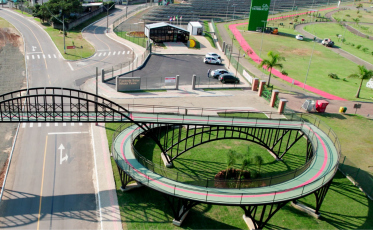 Passarela dos Imigrantes no Rio Maina é inaugurada nesta quinta