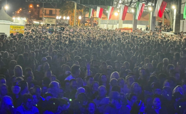 Paula Fernandes emociona público de 15 mil  na 12ª CocalFest