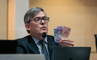 Daniela Reinehr tira Paulo Eli da Secretaria da Fazenda de SC