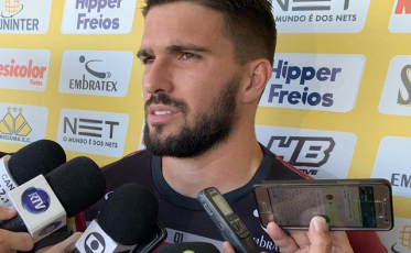 Paulo, o goleiro para quinta, quer agarrar a chance