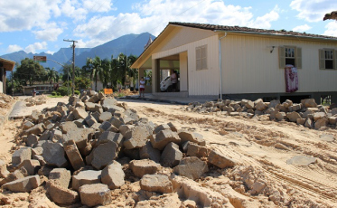 Centro de Múltiplo Uso e pavimentações em debate