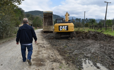 Pavimentação acelerada no acesso à Barragem do Rio São Bento