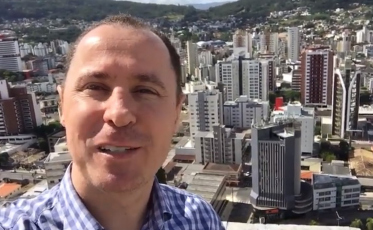 Padre irá abençoar Criciúma do alto do Lúcio Cavaler (VÍDEO)