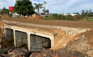 Içara: Passagem de veículos é liberada na obra da ponte da Lino Zanolli