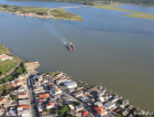 Um passo rumo à ponte e pelo fim da balsa em Laguna