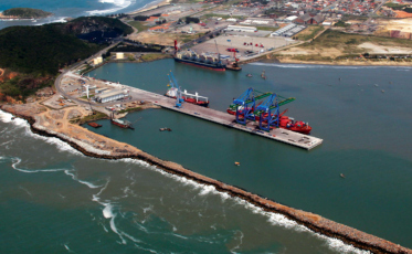 Porto de Imbituba volta a funcionar após cinco dias