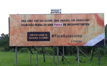 Já na rua, outdoor pede saída de Dal Farra
