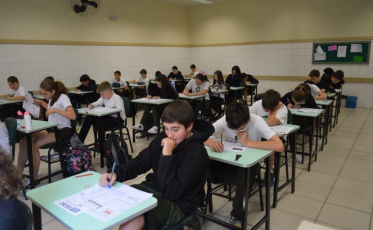 Mais de 17,5 mil alunos fazem prova do Prêmio de Matemática