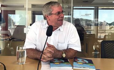 Professor defende que escolas devem ser conduzidas pela comunidade