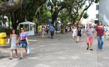 CDL e prefeitura promovem Dia da Geral na praça Nereu