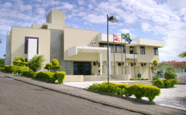 Ex-prefeito e ex-vereador são condenados por improbidade