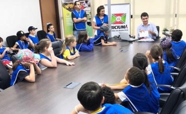 Criciúma recebe o prêmio Prefeito Amigo da Criança