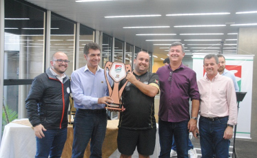 Escolas campeãs do Jesc em Criciúma recebem premiações