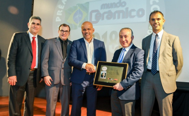 Eliane conquista o Prêmio Mundo Cerâmico 2018