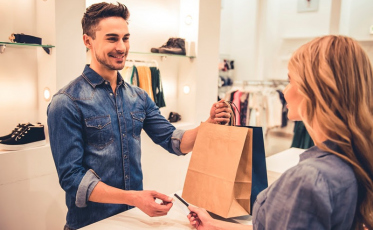 Seis em cada dez devem comprar roupas no Dia dos Pais