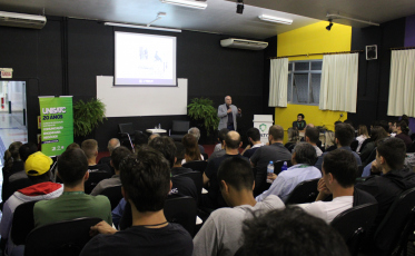 Futuro da engenharia é tema de palestra com acadêmicos da UniSatc   