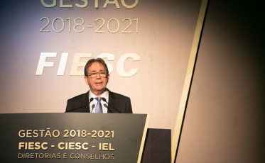 Fiesc empossa nova diretoria e volta o foco para a indústria 4.0