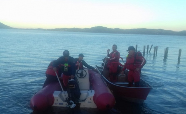 Equipe de resgate encontra corpo de piloto de lancha (VÍDEO)