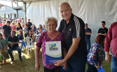 Mais 200 matrículas entregues às famílias da Praia do Pescador