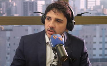 Presidenciável Renan Santos critica Lula e Bolsonaro e propõe “nova direita” para o Brasil