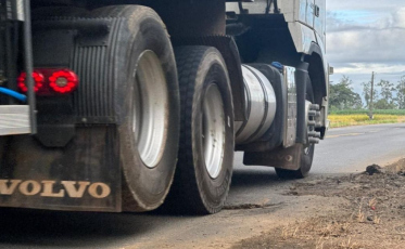 Prefeito culpa Casan por rodovia com 'mais de 300 buracos' em SC