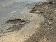 Prefeito afirma que tubulação antiga tem causado danos no pavimento | Foto: Geórgia Gava/4oito