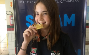 A estreia da campeã Rafaela no xadrez