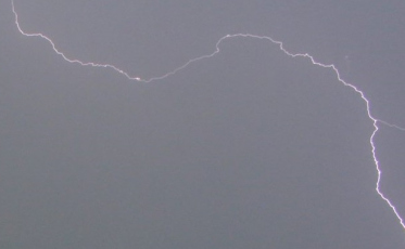 Verão, a temporada dos raios no litoral