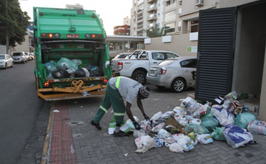 Pela saúde dos trabalhadores, sem coleta de lixo na hora da chuva