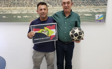 Rei das embaixadinhas visita o Arroio do Silva