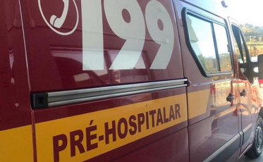 Homem tem dedos amputados por cortador de grama  