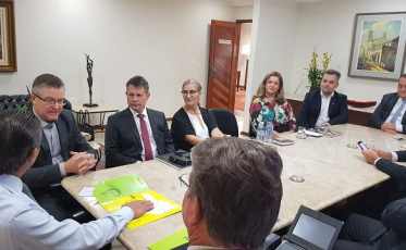 Reitora da Unesc participa de reuniões na Alesc