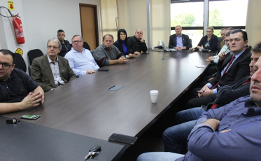 Prefeito interino discute melhorias na região do Porto Seco