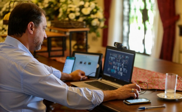 Carlos Moisés apresenta demandas aos presidentes do Senado e da Câmara