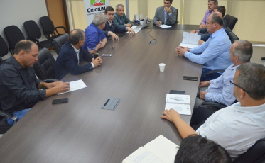 Presidente da AMREC reúne vereadores para tratar de consórcio