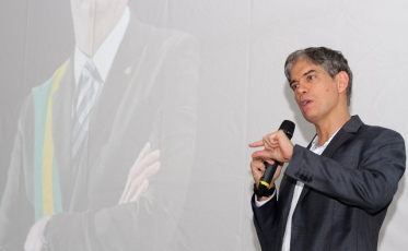 Ricardo Amorim apresenta cenário positivo