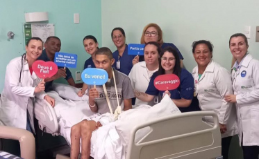 Pai cruza o país, viaja por dias e reencontra filho internado em Criciúma