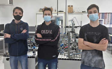 Equipe catarinense busca apoio para participação de competição internacional de robótica