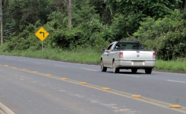 Os vândalos apagam as luzes da cidade