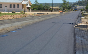 Rodovia Tranquilo Sartor começa a receber camada asfáltica
