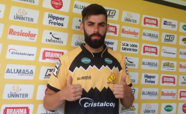 Ele tem um acesso à Série B com o Tigre no currículo