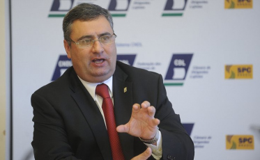 Guardar dinheiro é a principal meta financeira do brasileiro para 2020