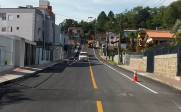 Vias asfaltadas recebem sinalização em Urussanga