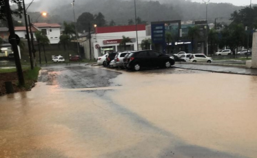 Com a água, a volta do barro na Hercílio Amante